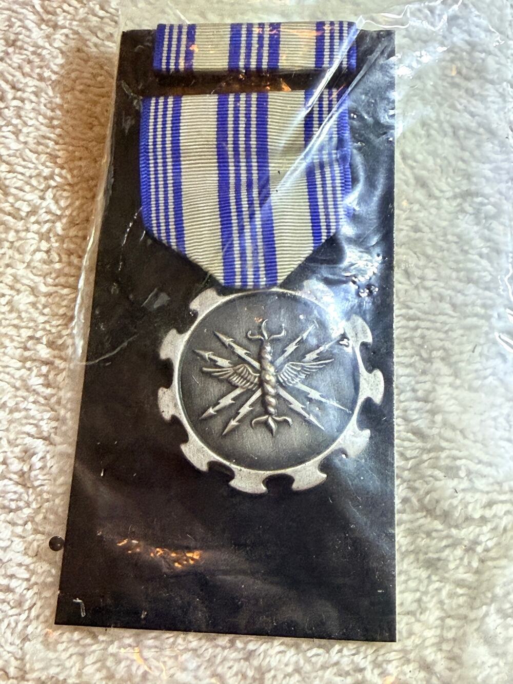 US Air Force Achievement Medal Ribbon Set Sealed Military Award Medal